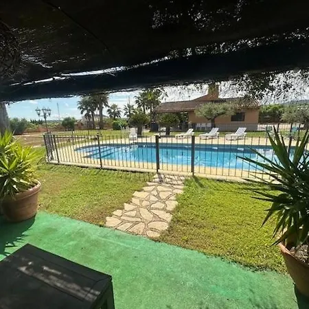 Villa House With Large Garden And Pool