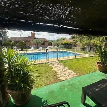 House With Large Garden And Pool Chella