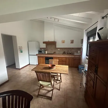 House With Large Garden And Pool Villa *