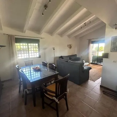 House With Large Garden And Pool Villa