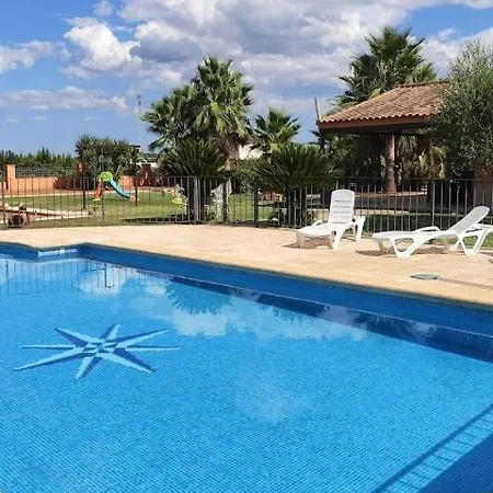 House With Large Garden And Pool