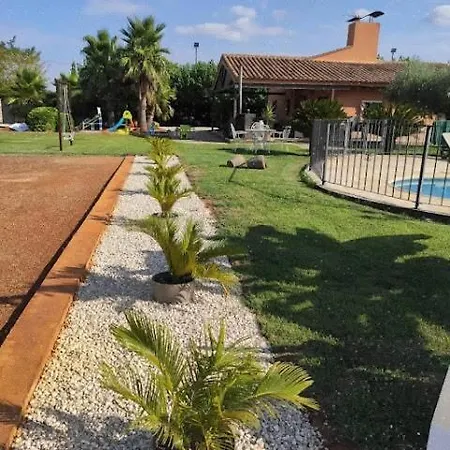 House With Large Garden And Pool Chella