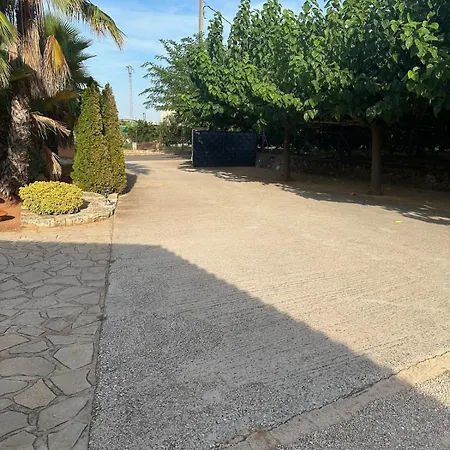 House With Large Garden And Pool Chella